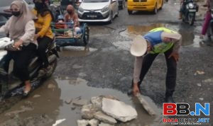 Ops Patuh Toba 2026, Satlantas Polres Pelabuhan Belawan Edukasi Pengendara dan Atur Lalu Lintas di Simpang Titipapan