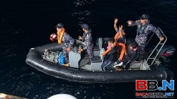 KRI TORANI-860 SELAMATKAN TIGA NELAYAN
